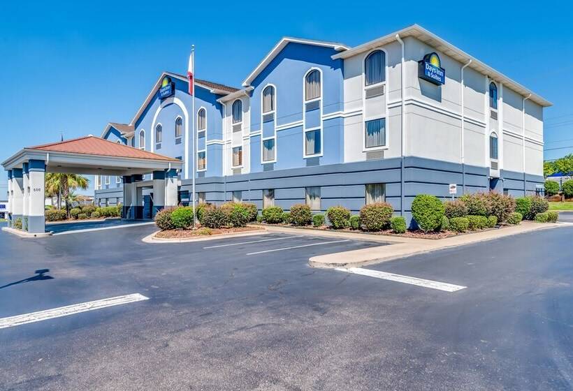 בית מלון כפרי Days Inn & Suites By Wyndham Prattville Montgomery