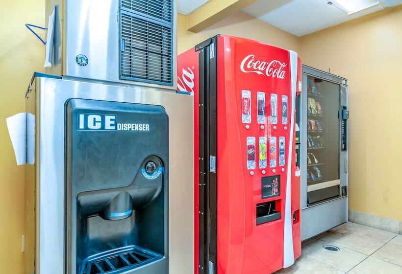 בית מלון כפרי Days Inn & Suites By Wyndham Prattville Montgomery