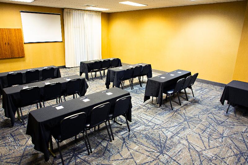 هتل Holiday Inn Express Harrisburg West, An Ihg