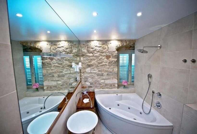 هتل Jupiter Luxury