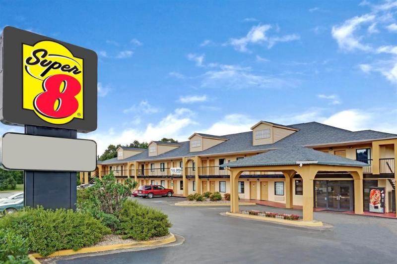 فندق Red Carpet Inn and Suites Newnan