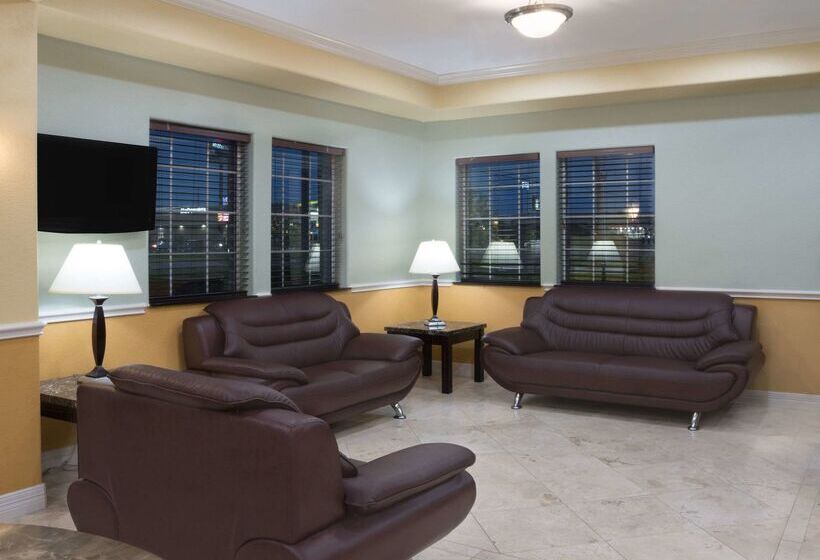 هتل Super 8 By Wyndham Rosenberg Tx