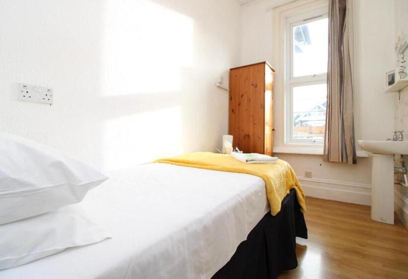 مبيت وإفطار Pebbles Guest House