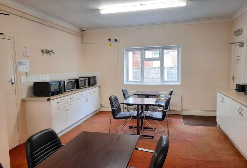 مبيت وإفطار Pebbles Guest House