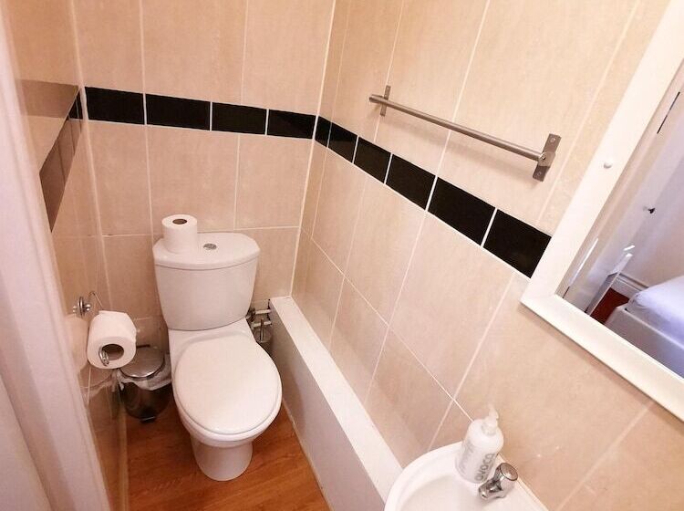 مبيت وإفطار Pebbles Guest House