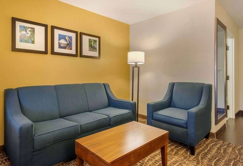 Отель Comfort Suites The Villages