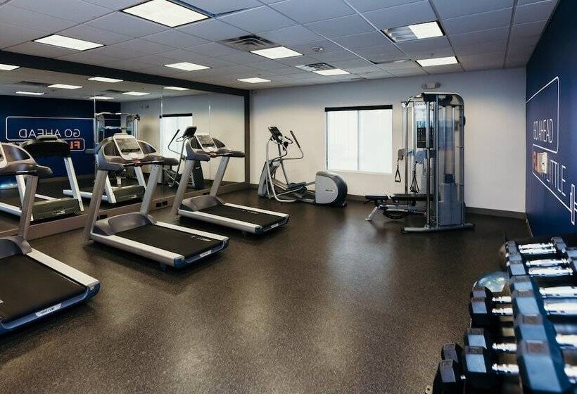 Отель Holiday Inn Express And Suites Urbandale Des Moines, An Ihg