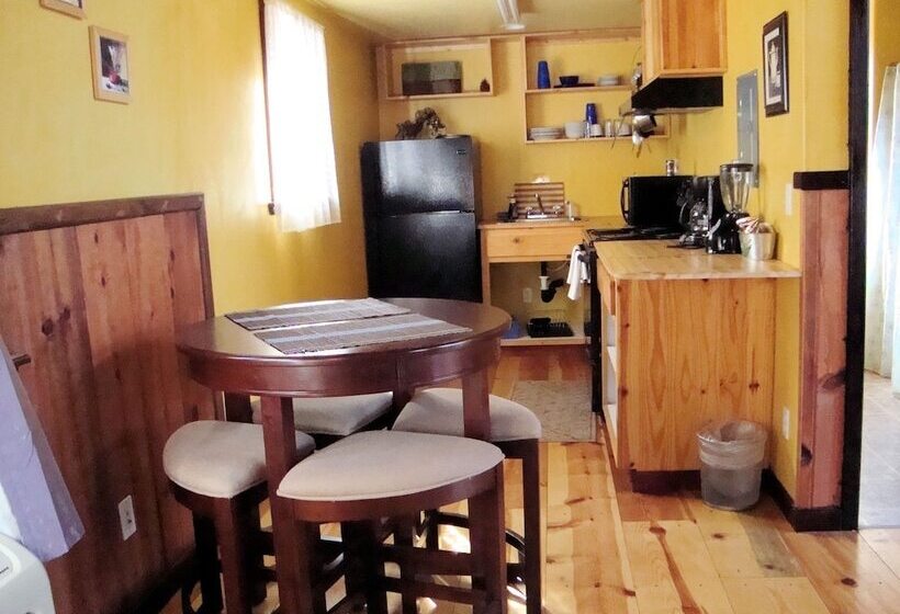 فندق Sequoia Riverfront Cabins