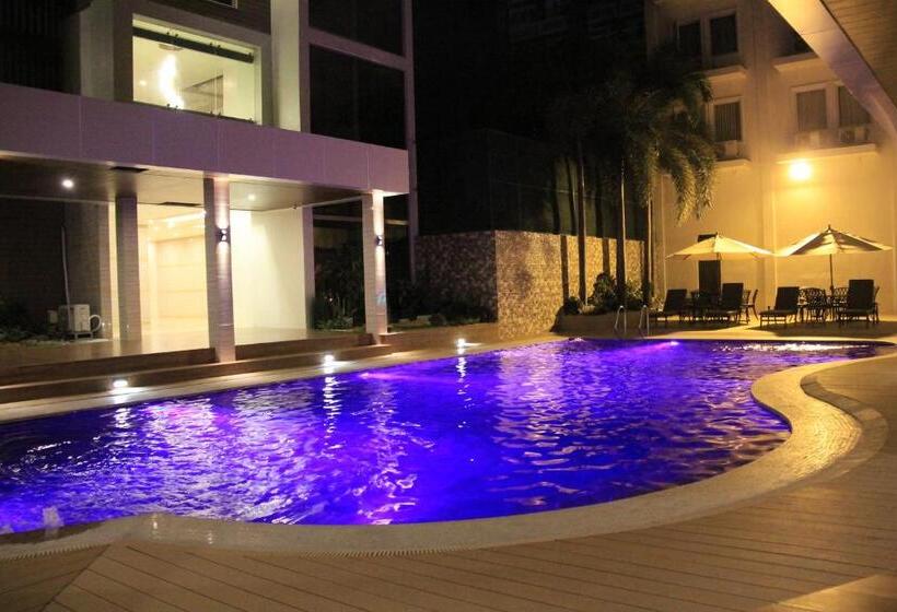 Savannah Resort