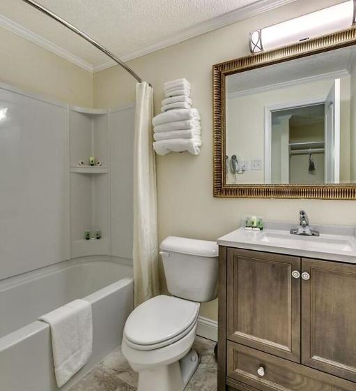 Sea Hawk Oceanfront Motel