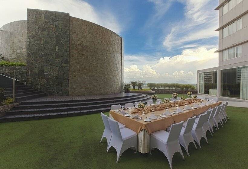 Acacia Hotel Manila