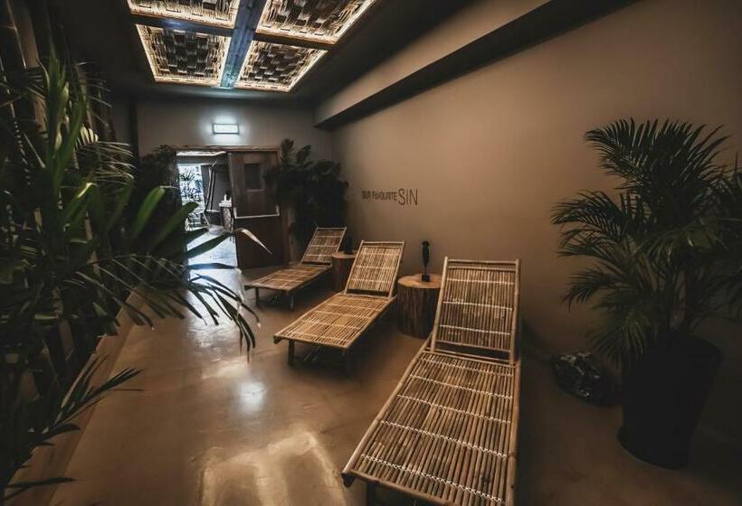 هتل Cavo Zoe Seaside