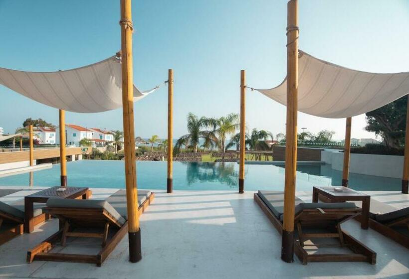 هتل Cavo Zoe Seaside