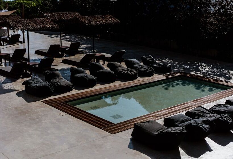 هتل Cavo Zoe Seaside