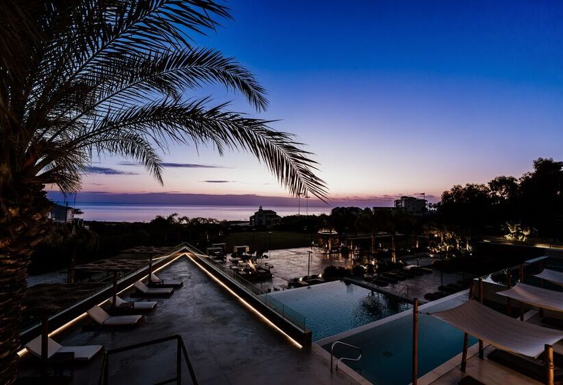 هتل Cavo Zoe Seaside
