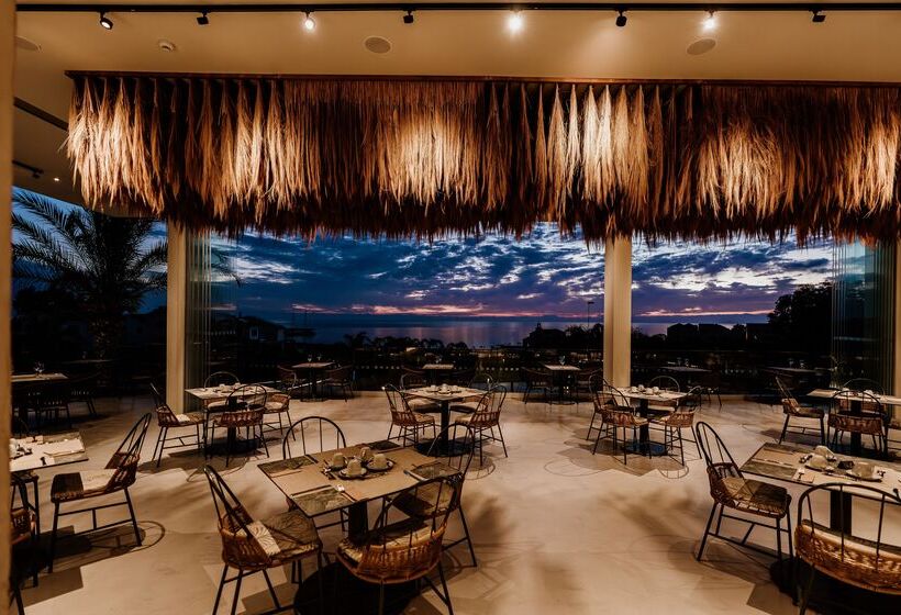 هتل Cavo Zoe Seaside