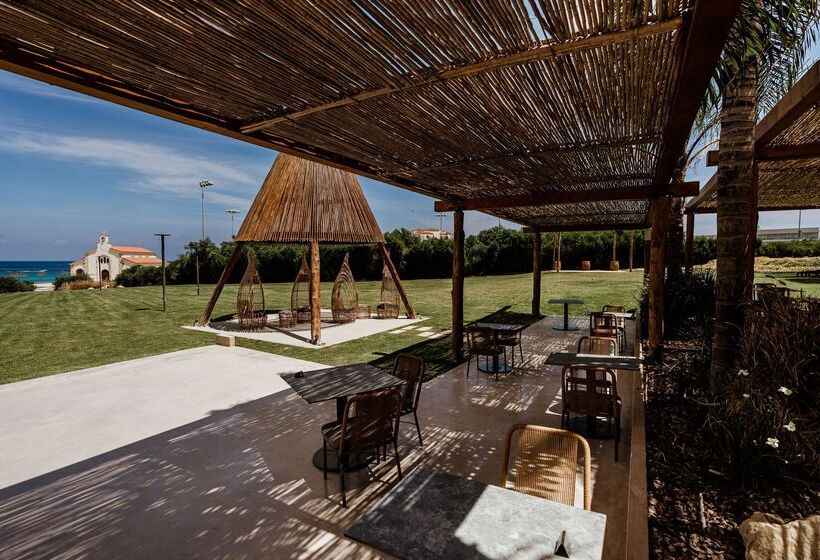 هتل Cavo Zoe Seaside