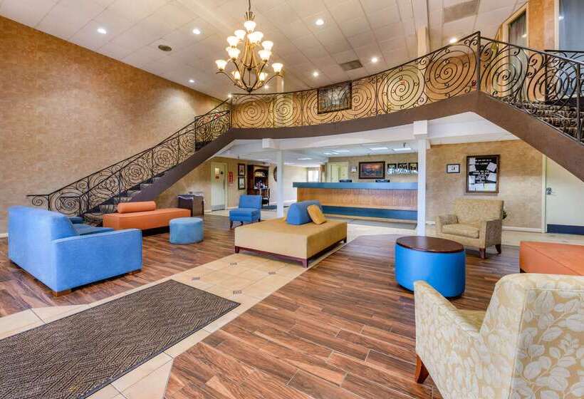 ホテル Econo Lodge Inn & Suites Triadelphia  Wheeling