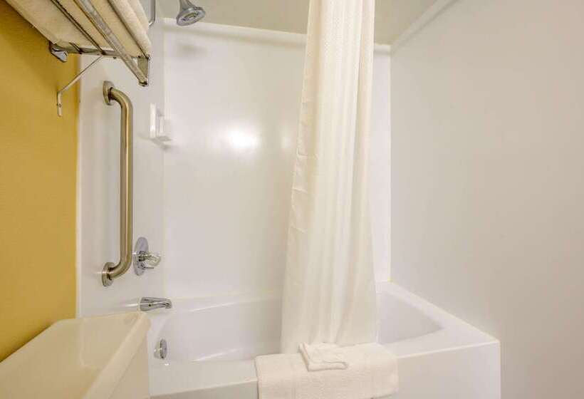 ホテル Econo Lodge Inn & Suites Triadelphia  Wheeling