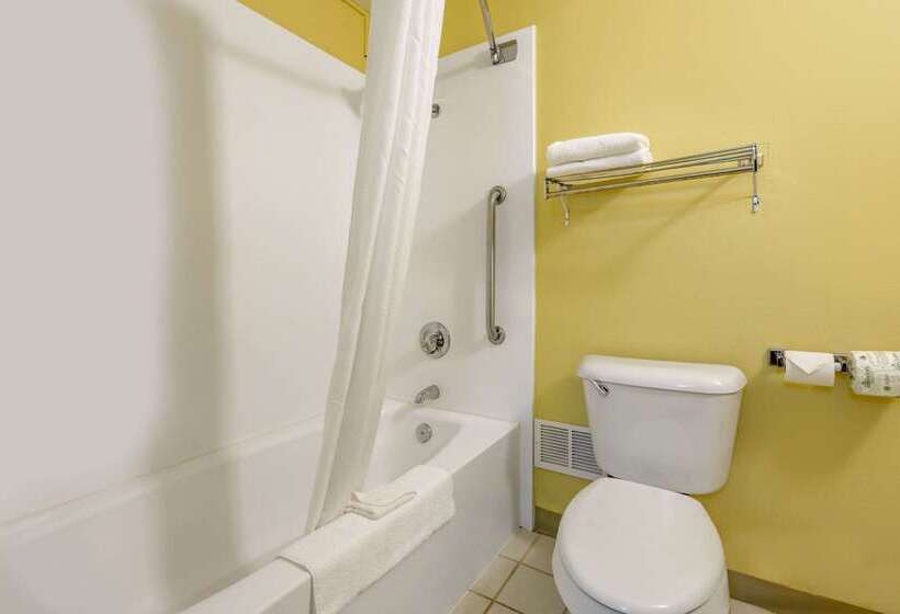 ホテル Econo Lodge Inn & Suites Triadelphia  Wheeling