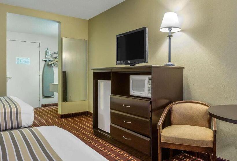 ホテル Econo Lodge Inn & Suites Triadelphia  Wheeling