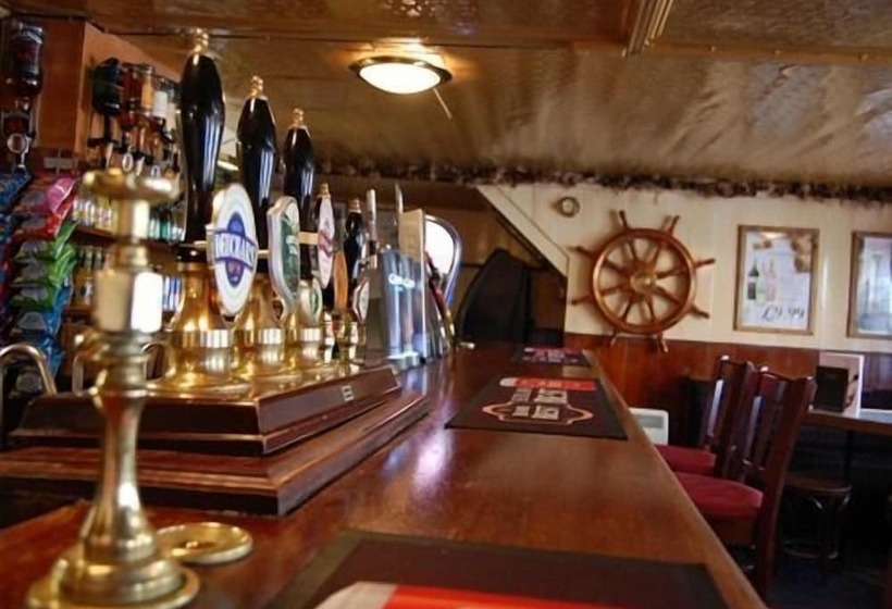 فندق Fishermans Tavern