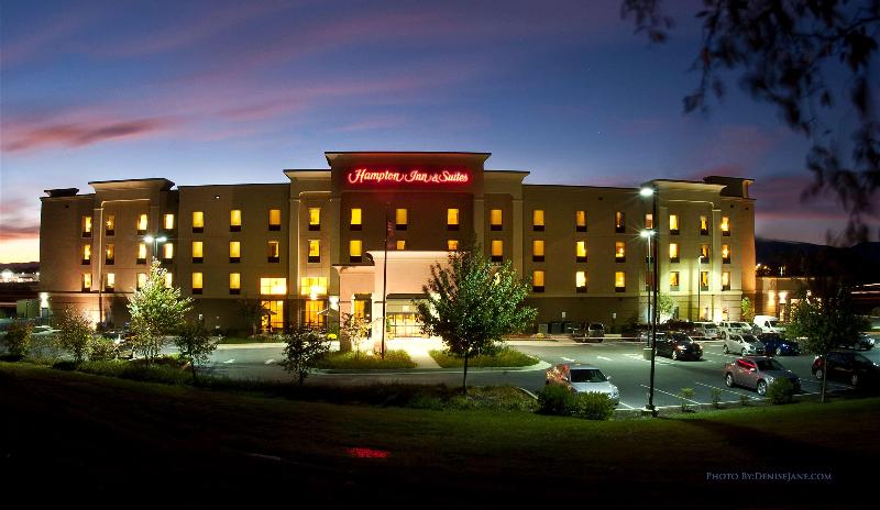 בית מלון כפרי Hampton Inn & Suites Woodstock, Va