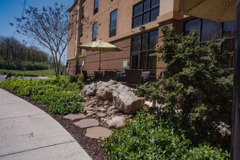 בית מלון כפרי Hampton Inn & Suites Woodstock, Va