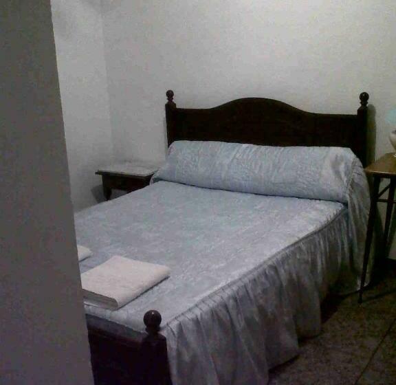 هتل Hostal Medina