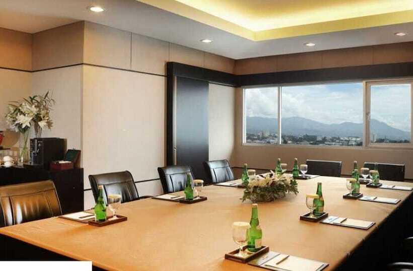 هتل Santika Bogor