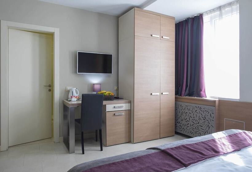 هتل Srbija Garden Free Parking