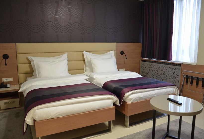 هتل Srbija Garden Free Parking