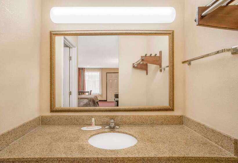 فندق Super 8 By Wyndham Sumter