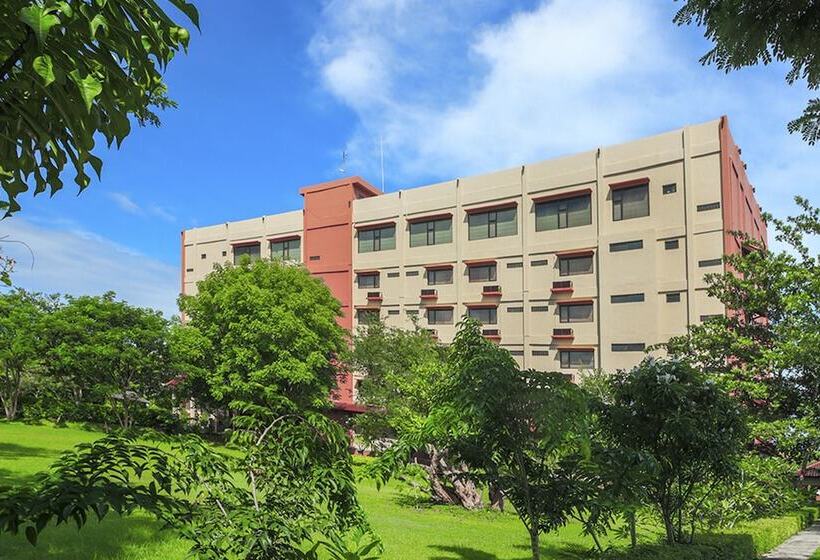 هتل The Jayakarta Suites Komodo Flores