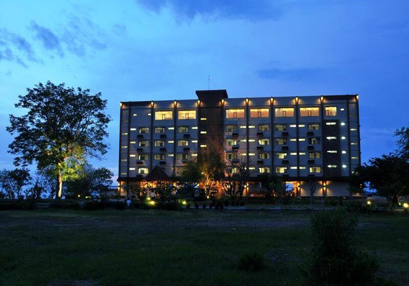 هتل The Jayakarta Suites Komodo Flores