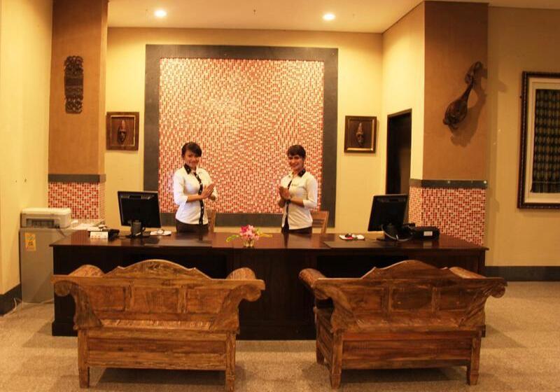 هتل The Jayakarta Suites Komodo Flores