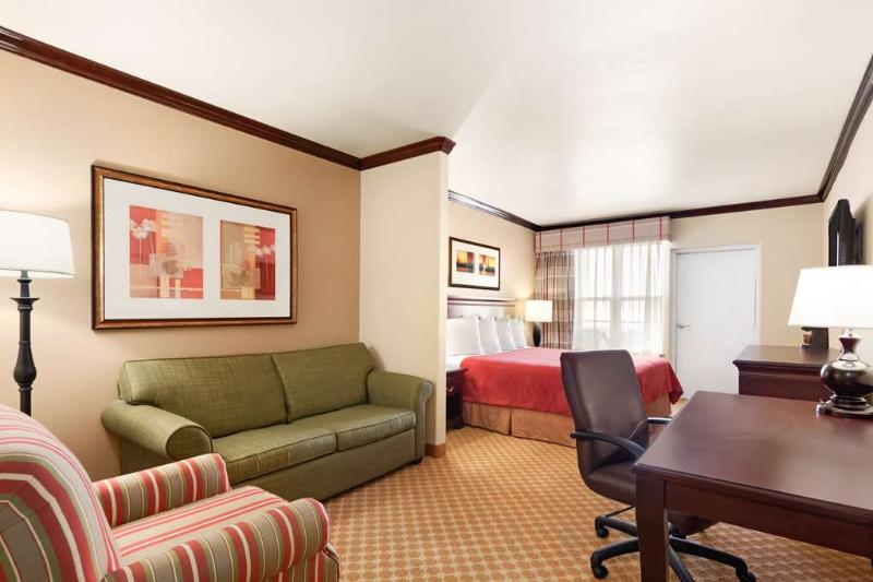 هتل Comfort Inn & Suites