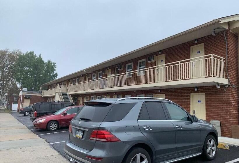 ホテル Red Carpet Inn  Norristown
