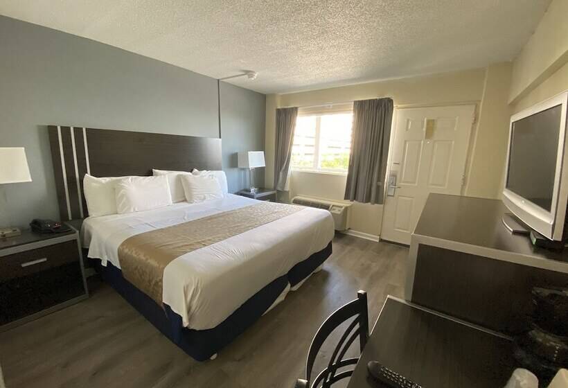 هتل Red Carpet Inn & Suites