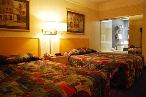 Отель The Concorde Inn Clinton Township