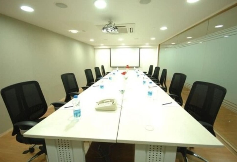 酒店 Davanam Sarovar Portico Suites Bengaluru