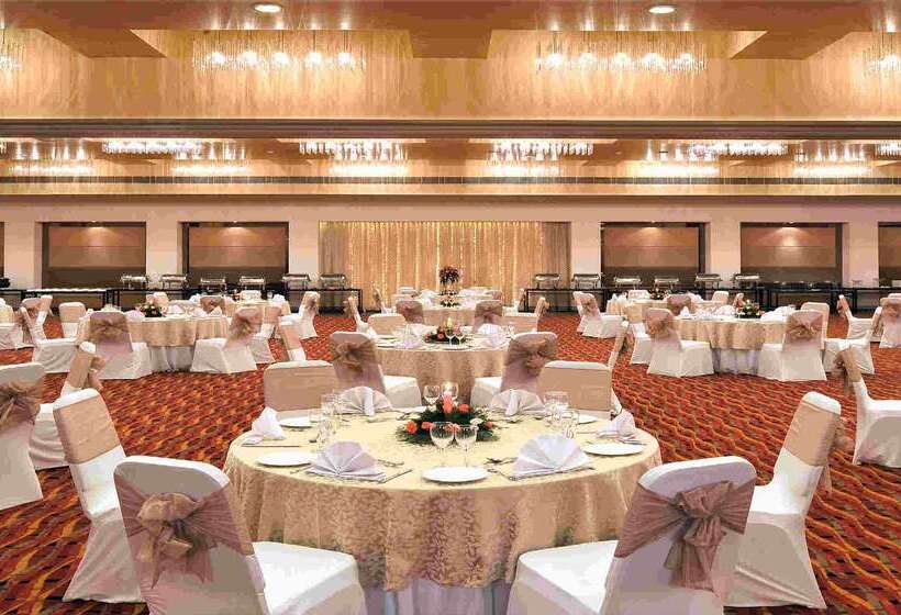 酒店 Hometel Chandigarh