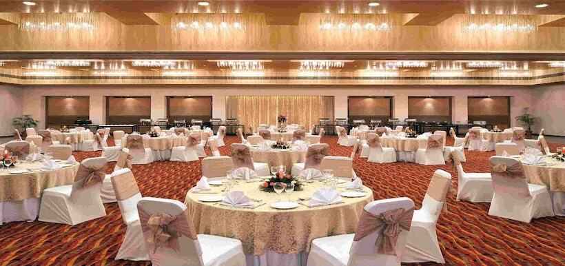 酒店 Hometel Chandigarh