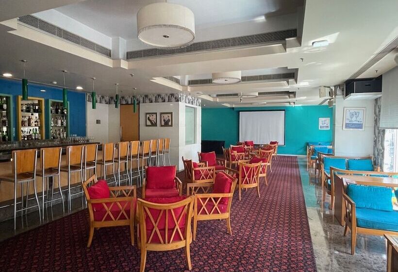 酒店 Hometel Chandigarh