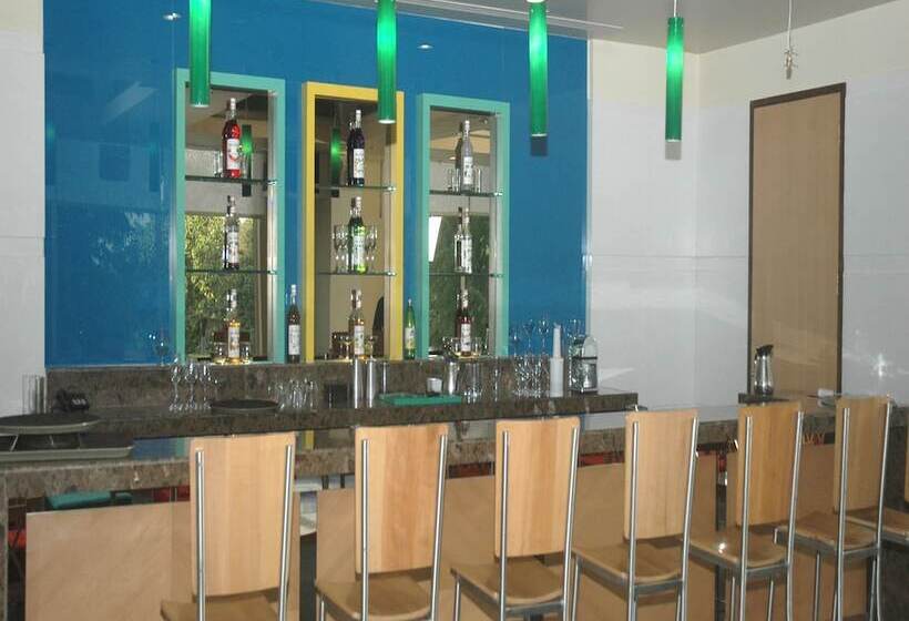 酒店 Hometel Chandigarh