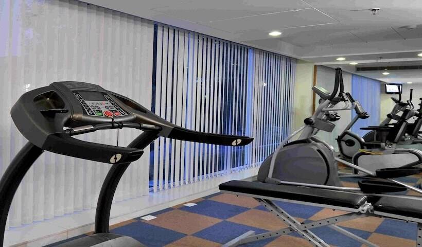 酒店 Hometel Chandigarh