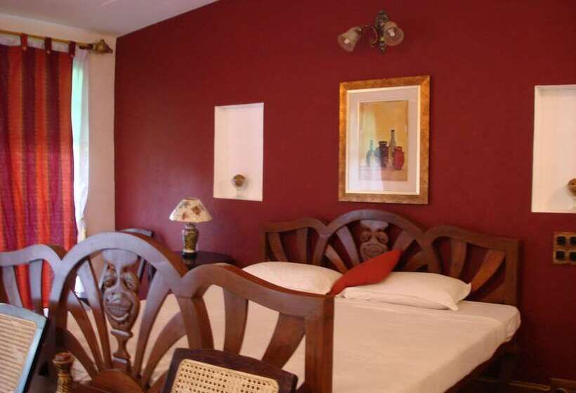 هتل Indeco Lake Forest