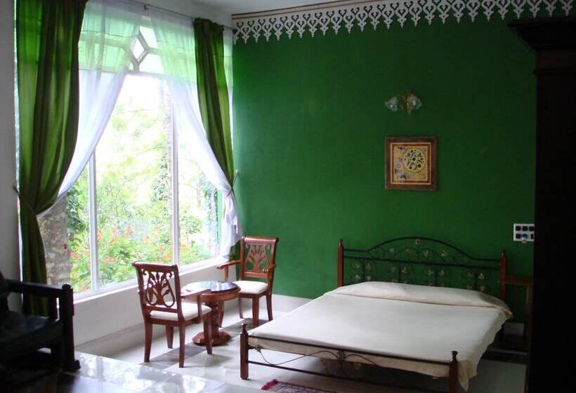 هتل Indeco Lake Forest