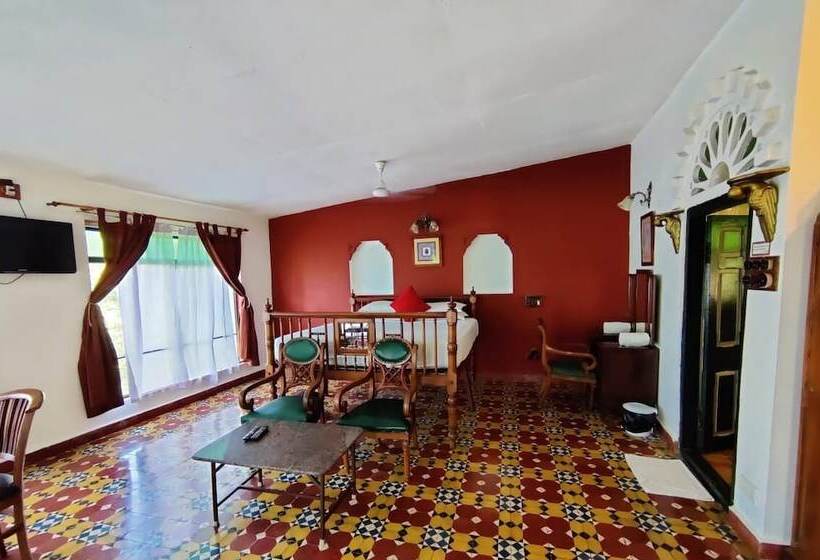 هتل Indeco Lake Forest