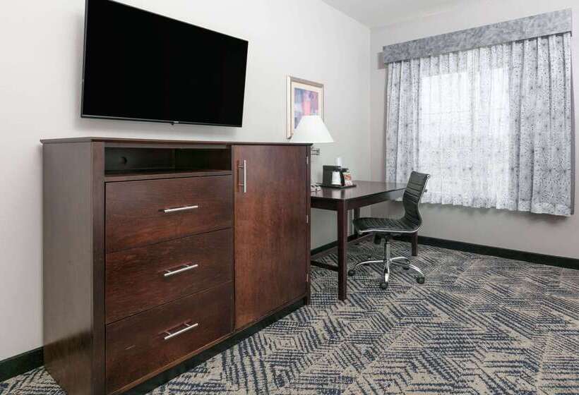 בית מלון כפרי La Quinta By Wyndham Tulsa Airport / Expo Square